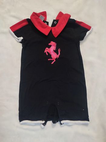 Barboteuse noire et rouge taille 9-12 mois