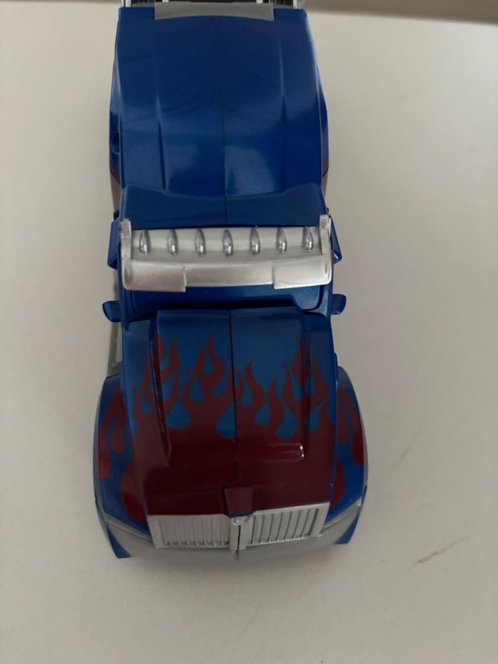 Jouet camion transformable en robot - photo numéro 2