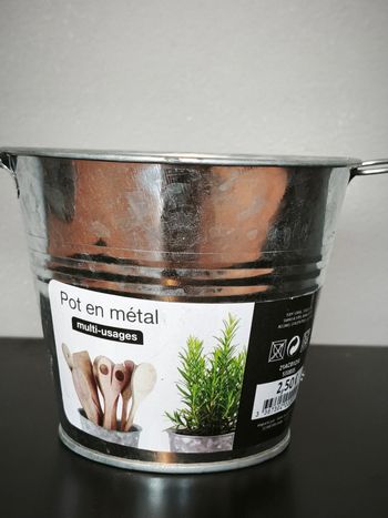 Pot en métal multi-usages 