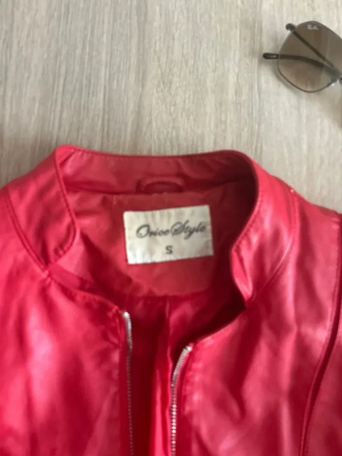 Veste rouge simili - photo numéro 2