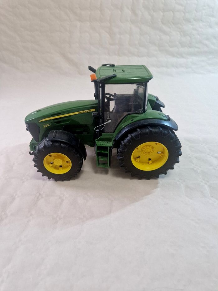 Tracteur miniature  / jouet , Bruder , John deere  , 7930