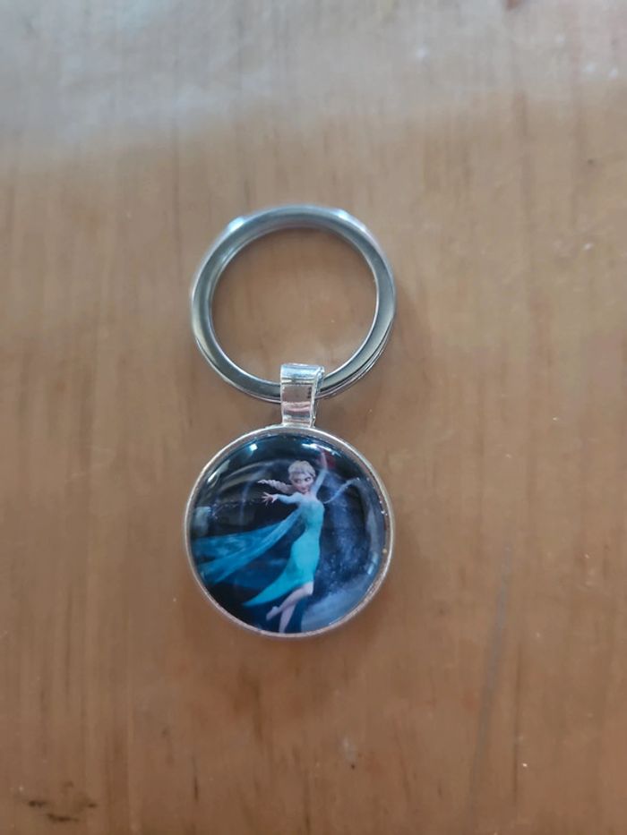Porte clef reine des neiges pas de vinted go