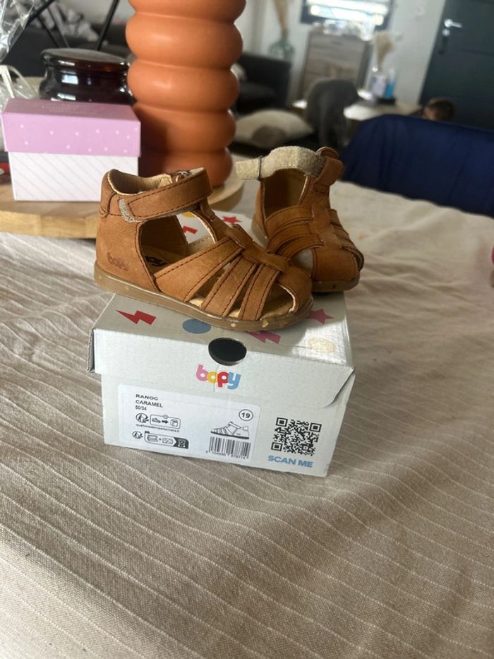 Sandalle bébé camel cuire