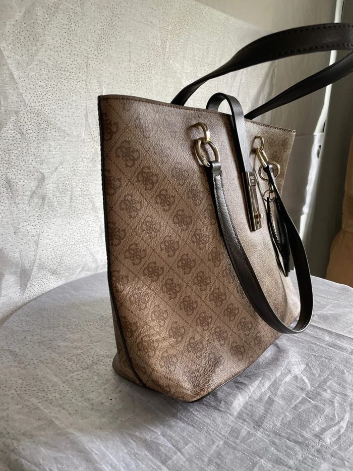 Sac Guess - Comme neuf - photo numéro 4