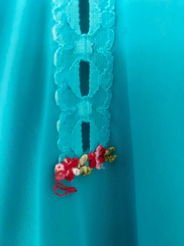 Fond de robe turquoise dentelle ajourée 38/40 - photo numéro 3