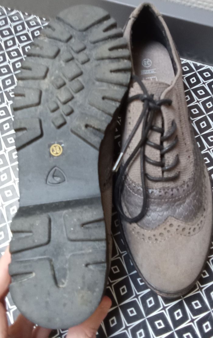 Chaussures,Derbies, basse pour  femme taille 38, hiver grise, noire FPC, lacet - photo numéro 4