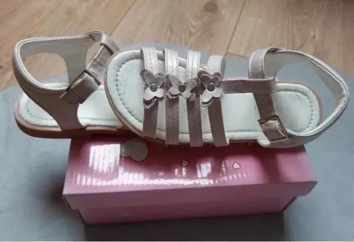 Chaussures nu-pieds / sandales / sandalettes lilas à paillettes pointure 29 en très bon état - photo numéro 2