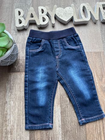 - Jean Absorba   - 6 mois - Très bon état 