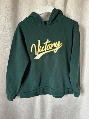 Pull sweat capuche vert bouteille victory 8 ans U essentiel 