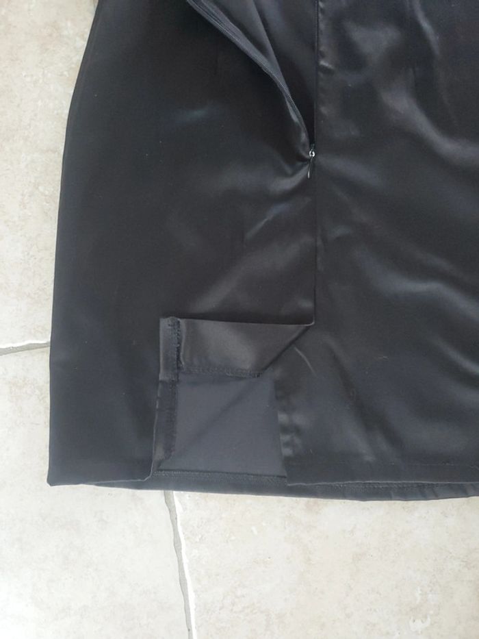 Robe noire avec effet satiné - photo numéro 6