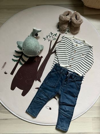 Ensemble bébé neuf 6 mois gilet et jean