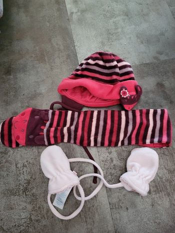 Ensemble bonnet, écharpe et moufles 6 mois