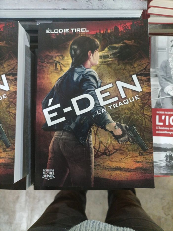 Livre é-den la traque