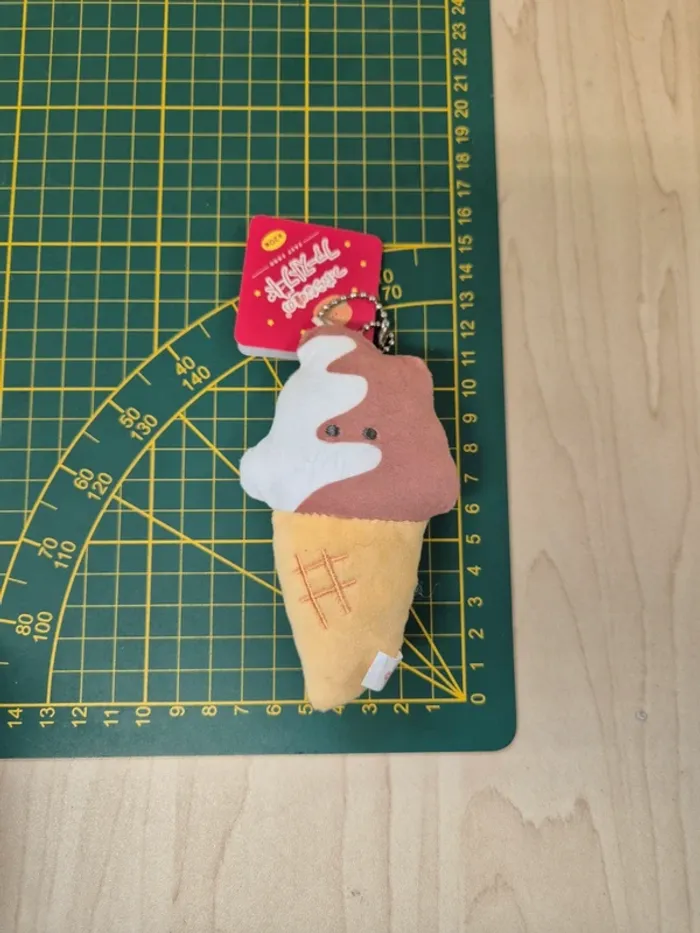 Porte-clés peluche Tsuburana Hitomi "Fast Food": Glace vanille-choco - photo numéro 4