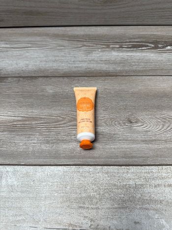 Crème pour les mains.