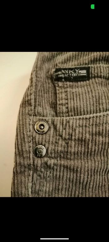 Beau pantalon NKY velours côtelé marron. Taille 8 ans