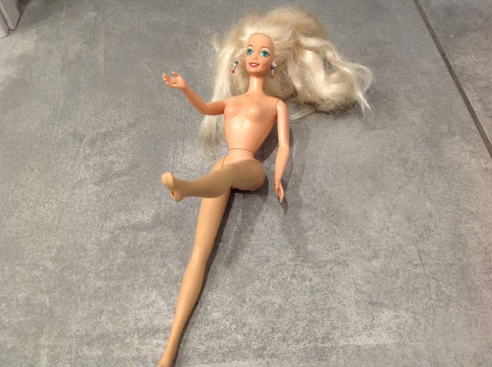 Poupée mannequin Barbie nuePoupée mannequin Barbie nue - photo numéro 5