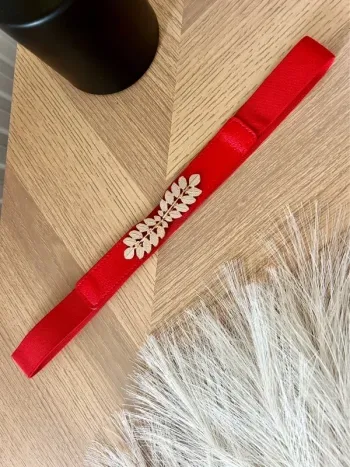 Ceinture rouge élégante – Attache feuille dorée, neuve