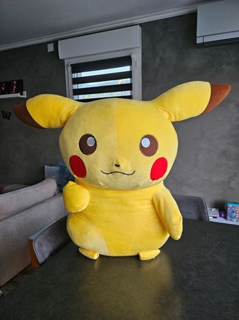 Grande peluche Pikachu