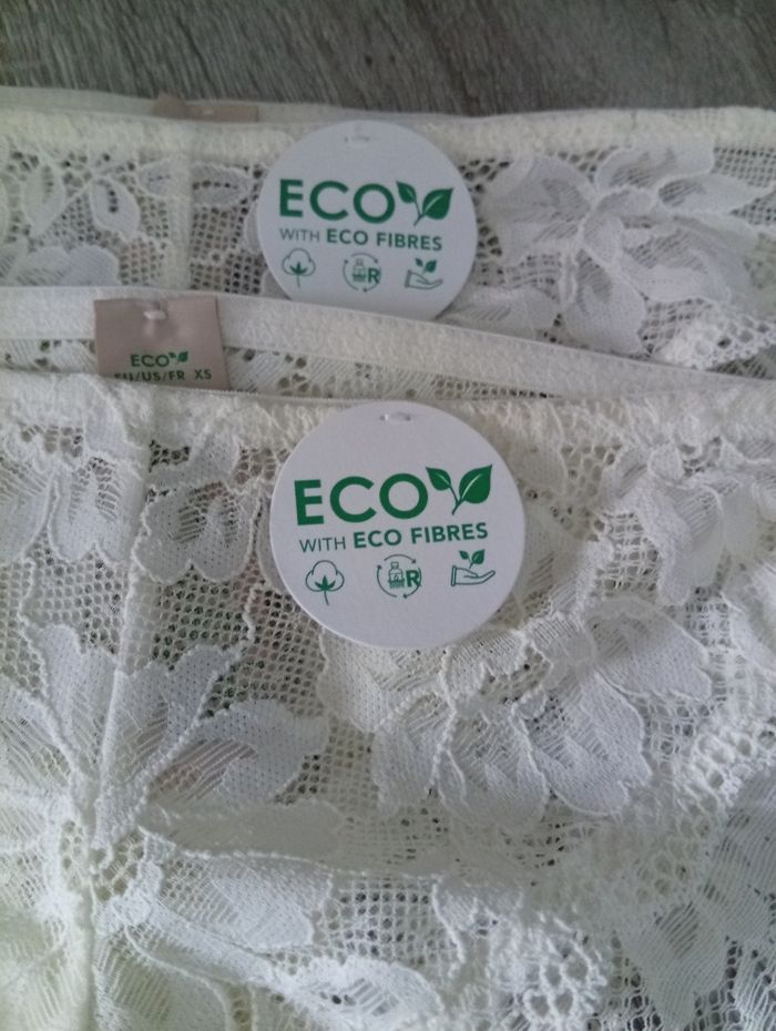 Joli lot de 2 culottes dentelle dû XS peut aller à un S - photo numéro 4