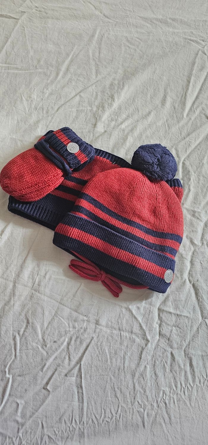 Lot bonnet snood et moufles neuf - photo numéro 2