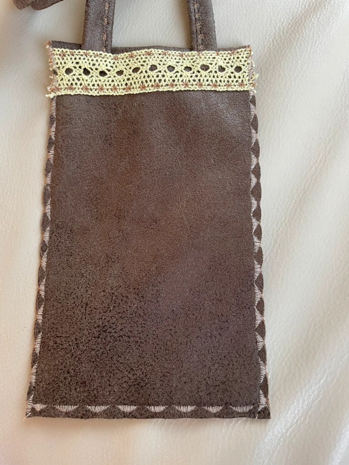 Joli pochette sac bandoulière pour 📞 portable neuve en suédine marron - photo numéro 17