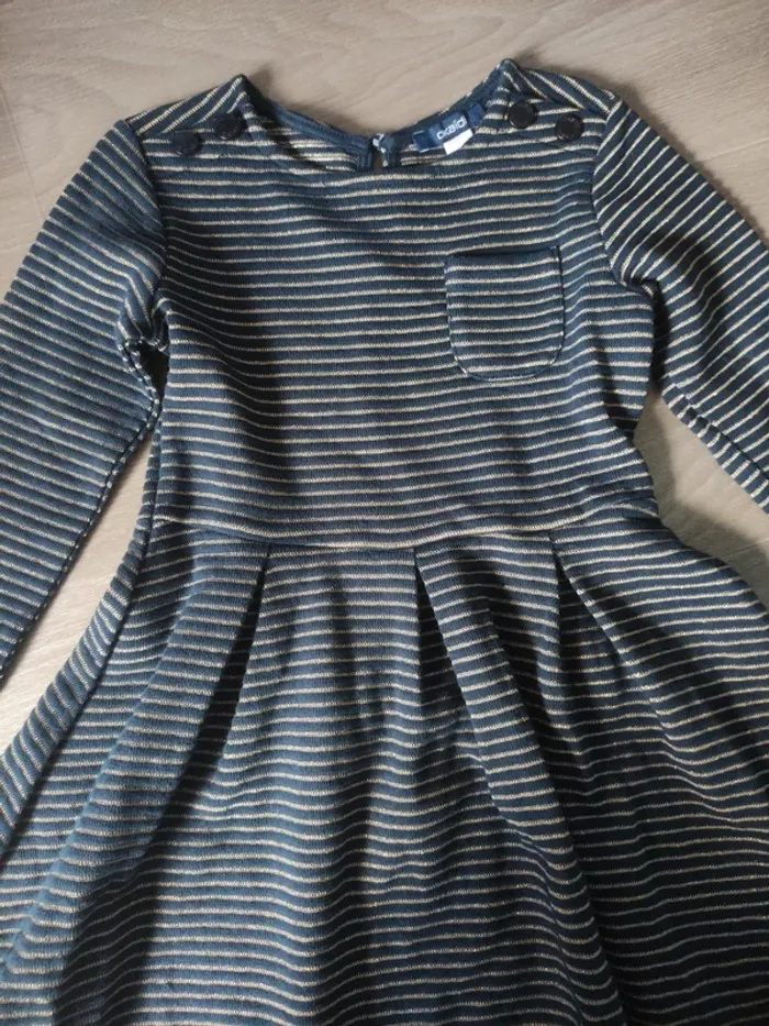 Très belle robe de fête bleu marine et or Okaïdi taille 4 ans en très bon état - photo numéro 2