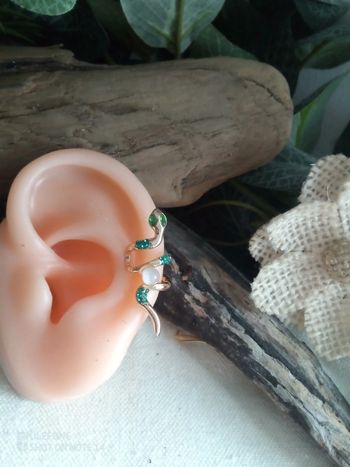 Clip oreille serpent avec pierre de sélénite naturelle