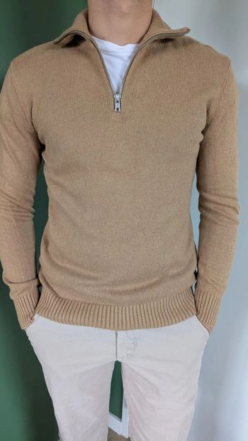 Pull H&M avec un col V zippé