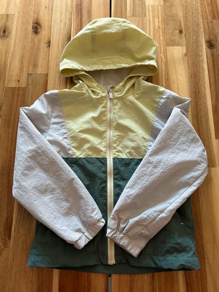 Vêtement veste coupe vent