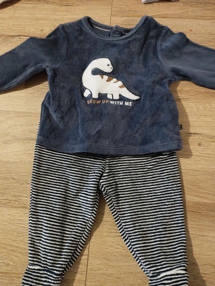 Pyjama deux pièces dino