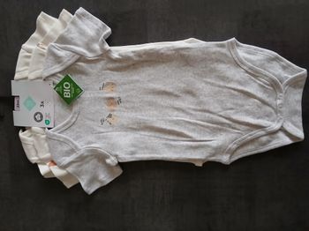 lot de trois bodies chien manches courtes garcon 23 mois 