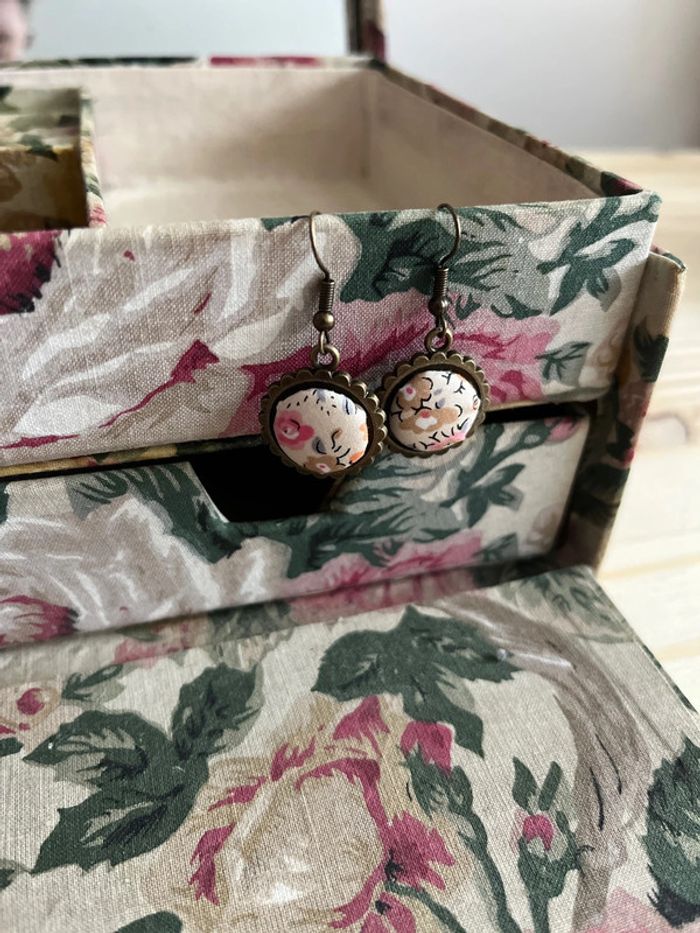 Boucles d’oreilles pendantes tissu neuves