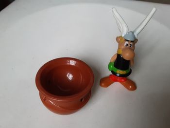 Figurine Astérix avec son chaudron