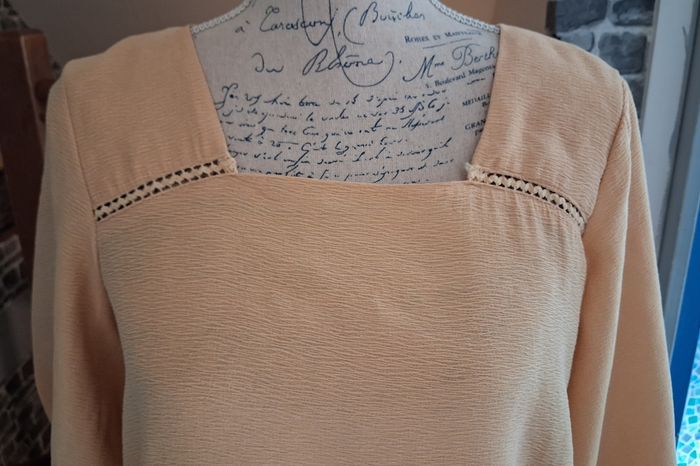 Robe courte moutarde pour l'été - photo numéro 2