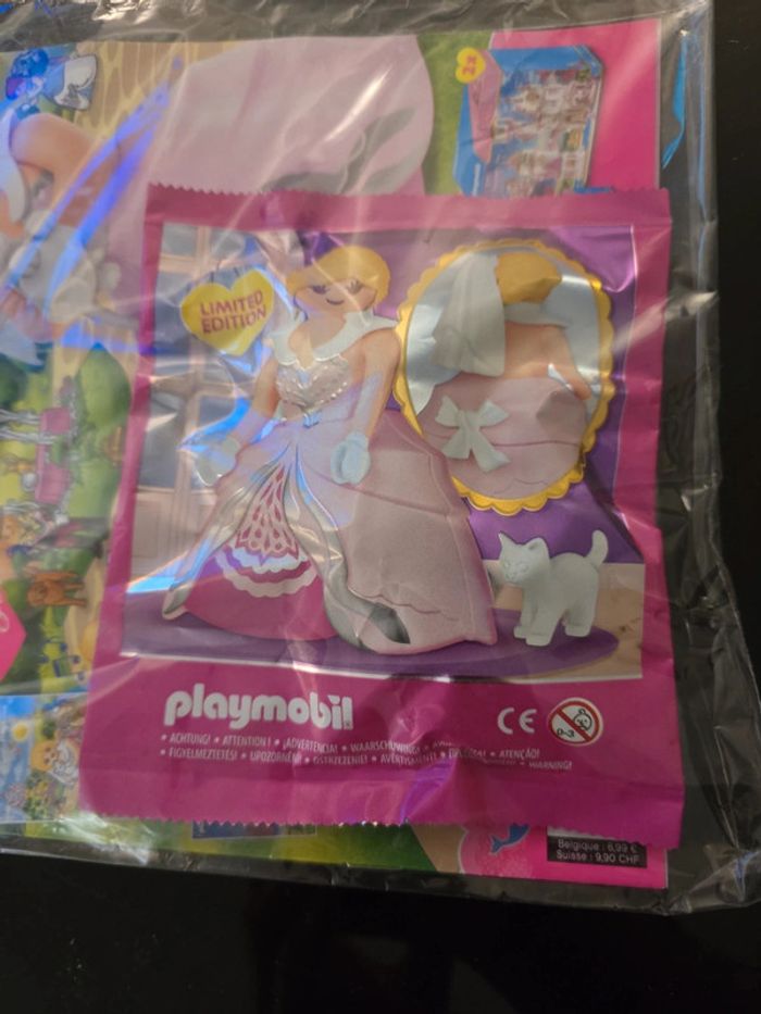 Jouet figurine Playmobil Noémie la princesse + fascicule - photo numéro 2