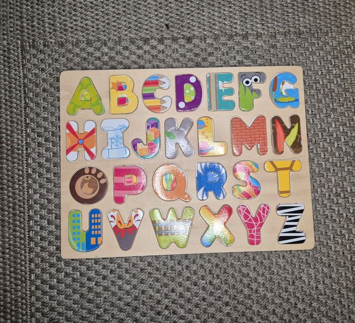 Puzzle alphabet en bois