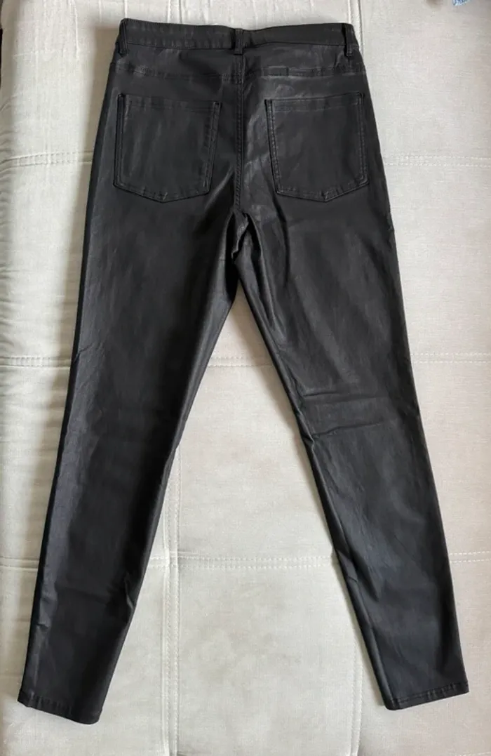 Pantalon Calzedonia T. L Neuf « coated effect » - photo numéro 4