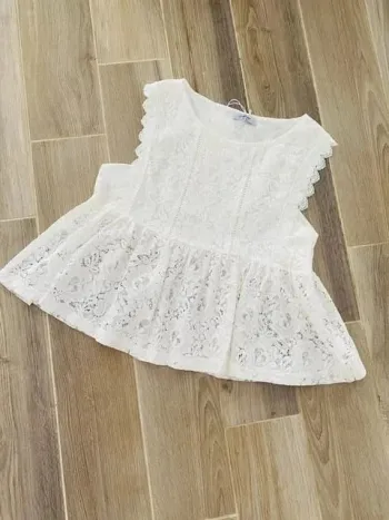 Jolie blouse péplum blanche brode dentelle 38/40 neuve