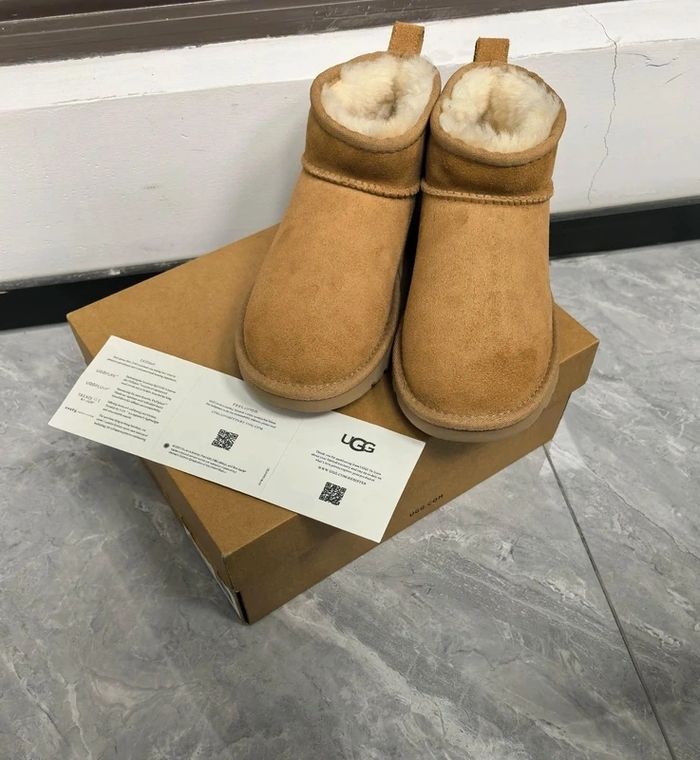UGG classic ultra Mini