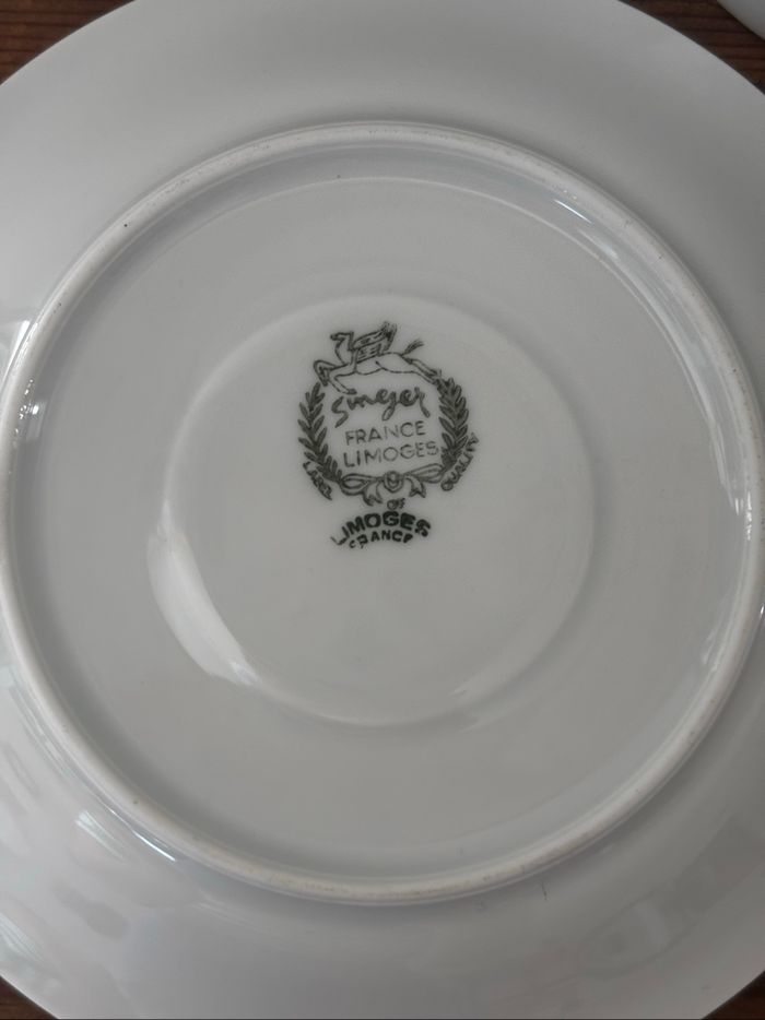 Superbe tasse et sa soucoupe fleurs bleues porcelaine de Limoges Singer - photo numéro 7