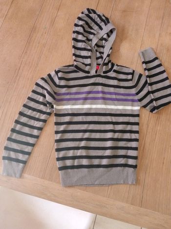 Pull fin capuche, gris, rayé. 4 ans.