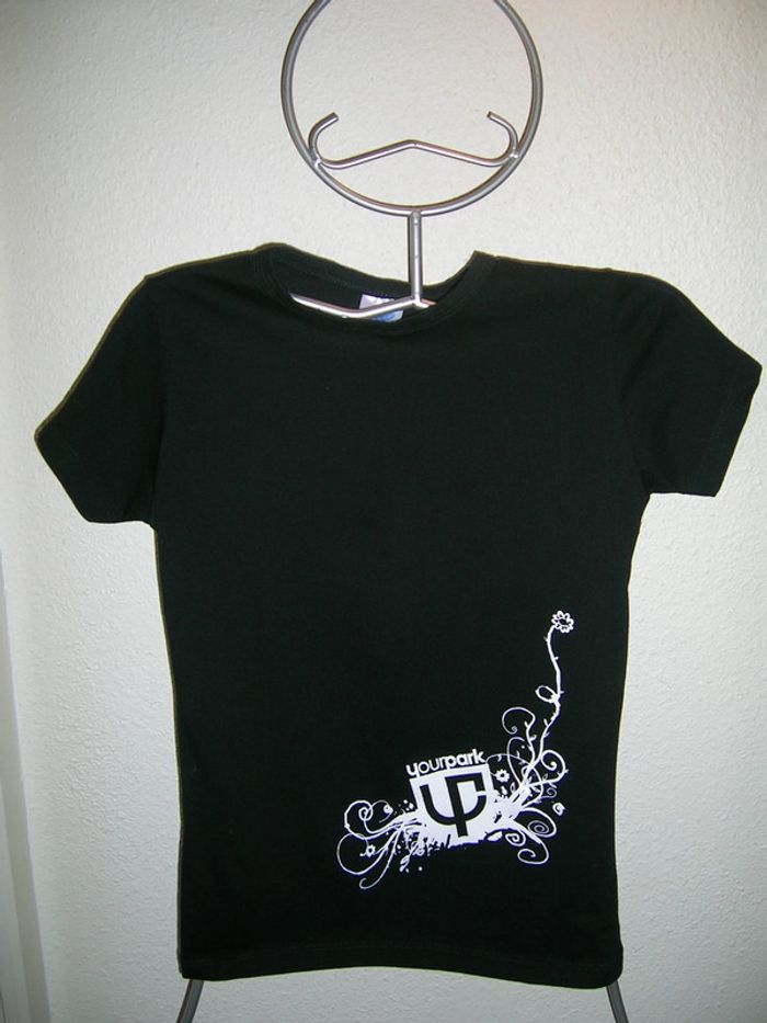 tee-shirt noir inscriptions blanches "JHK" T.M Neuf