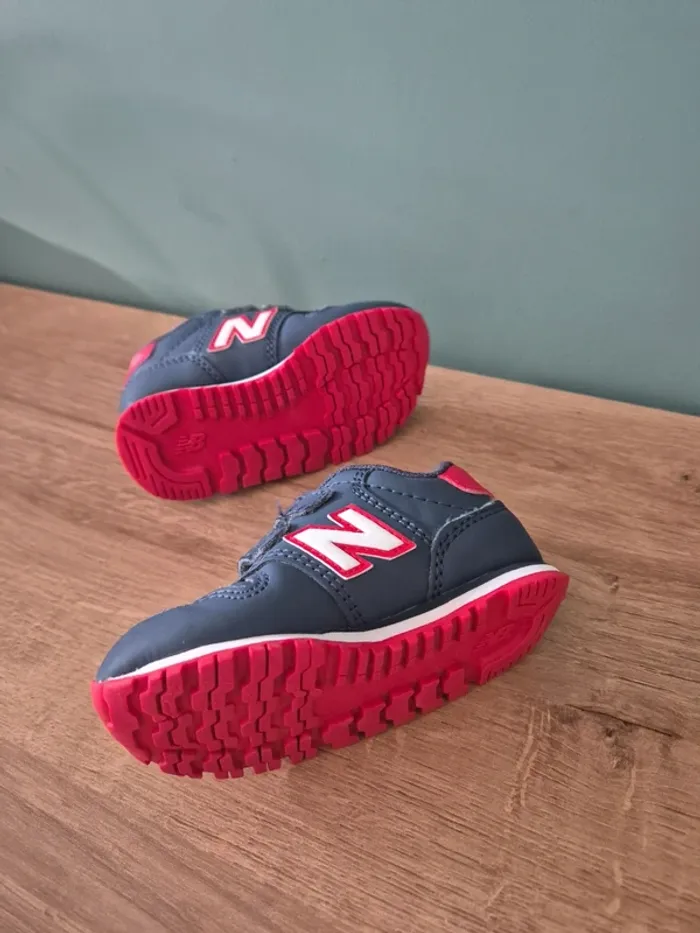 Baskets noir et rouge garçon new balance pointure 21 - photo numéro 3