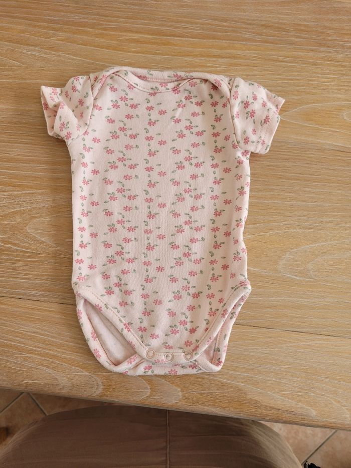 Lot bodies fille manches courtes - photo numéro 3