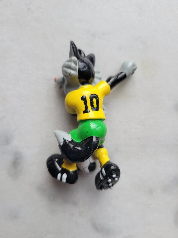 Figurine Garou le loup football 10 - photo numéro 2