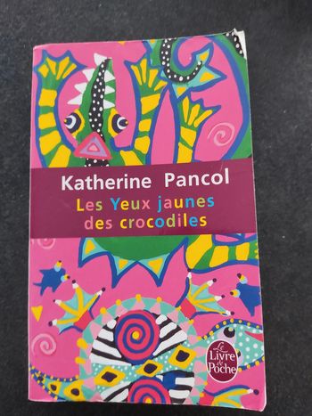 Les yeux jaunes des crocodiles