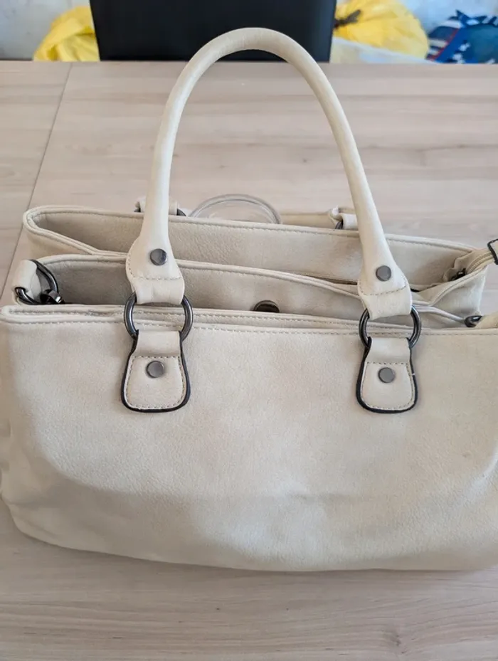 Sac à main avec bandoulière amovible. - photo numéro 2