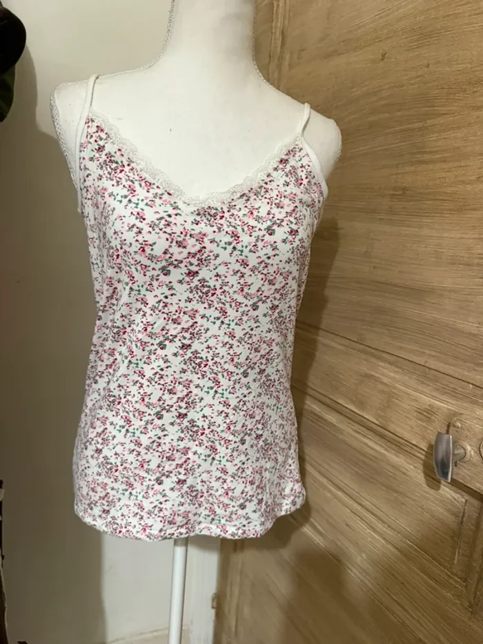 Débardeur fleurie blanche à fines bretelles et dentelle - Taille S/M