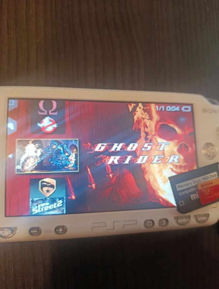 Carte mémoire pour PSP avec 4000 jeux préinstallé - photo numéro 2